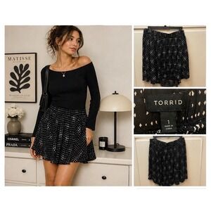 Torrid Black White Geometric Mini Skirt Flowy Y2K Casual Size‎ 1